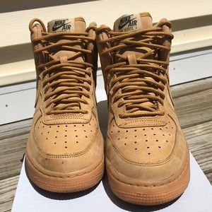 Air Force 1 High LV8 size 5Y. Good condition